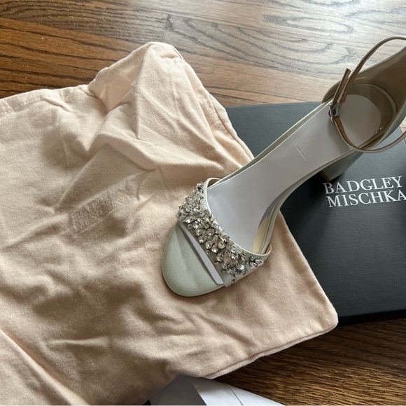 NEW Badgley Mischka Aqua Block Heels Size 8.5 - Picture 6 of 9